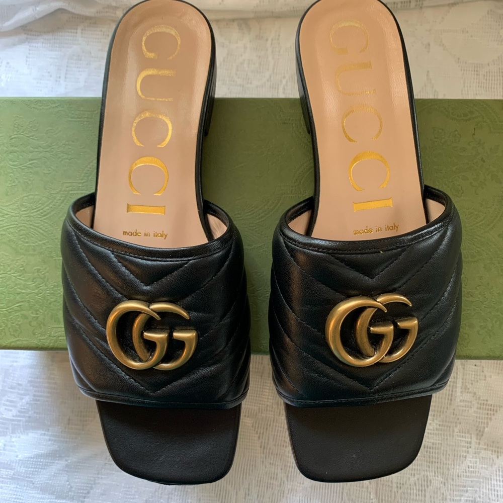 GUCCI NAPPA CHARLOTTE MULES SIZE 37 OPEN TOE 😍